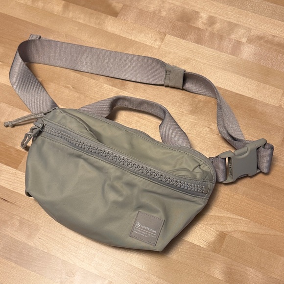 Lululemon All Day Essentials Belt Bag 2.5L 2.5 L Linen / White opal purse handle - Picture 3 of 9